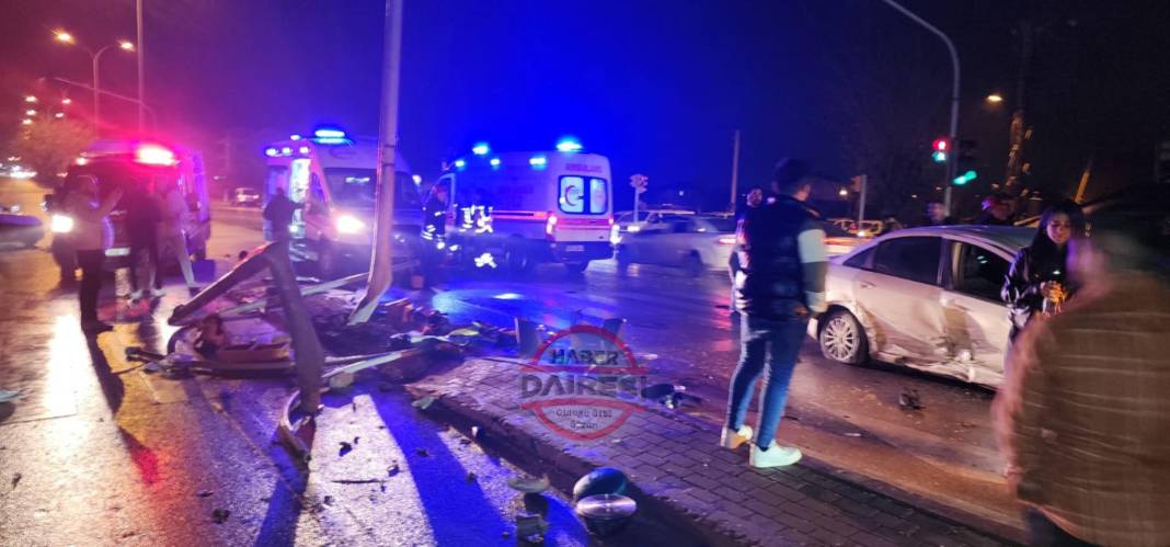 Konya’da zincirleme kaza! 5 araç böyle birbirine girdi 1